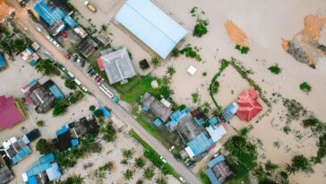 crue centennale, inondation, maison inondé, ville inondé,