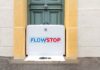 Batardeau gonflable FlowStop dans une porte d'entrée
