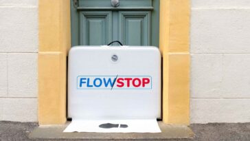 Batardeau gonflable FlowStop dans une porte d'entrée