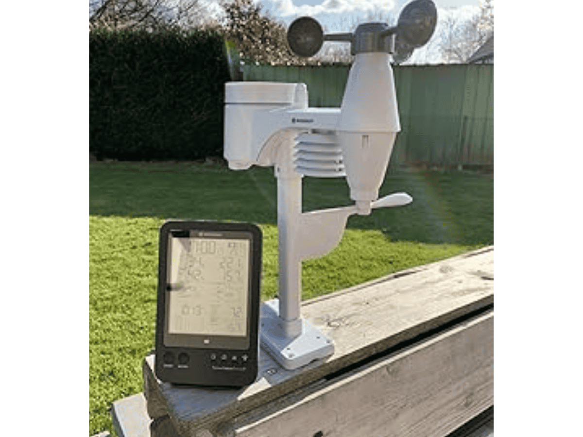 Étapes d'installation et de maintenance d'une centrale météo pour des mesures précises