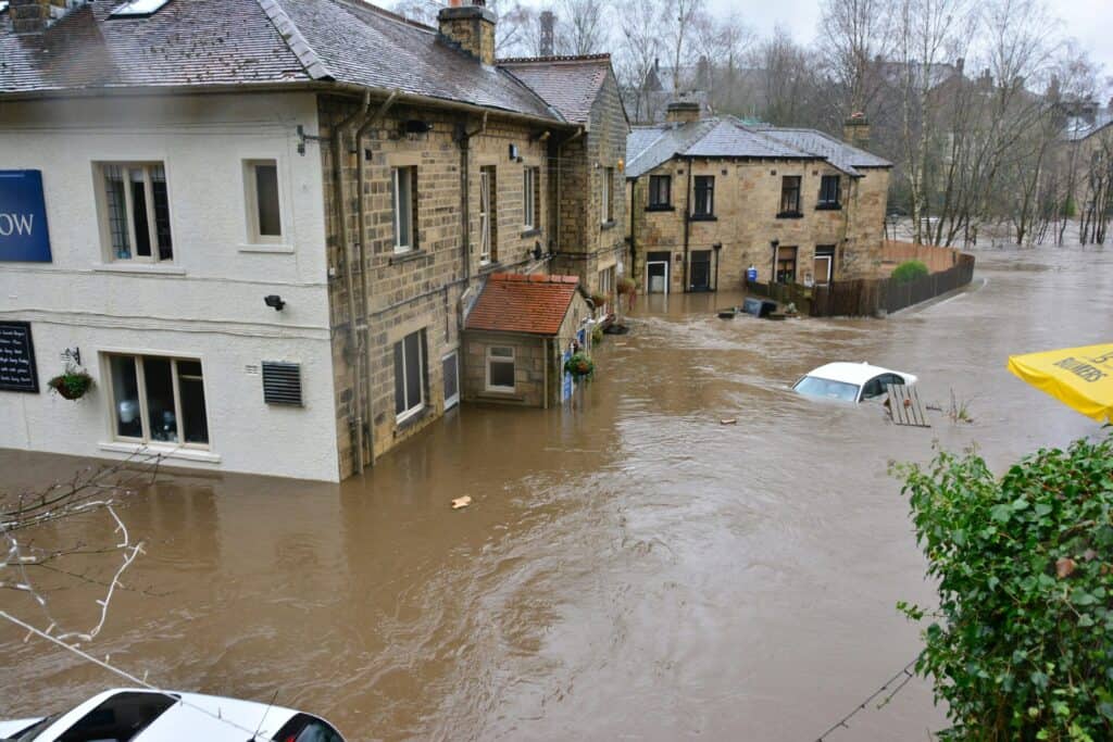 Inondation en villes, voitures inondées, inondation belgique