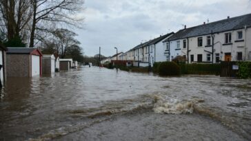 inondation dans une rue résidentiel
