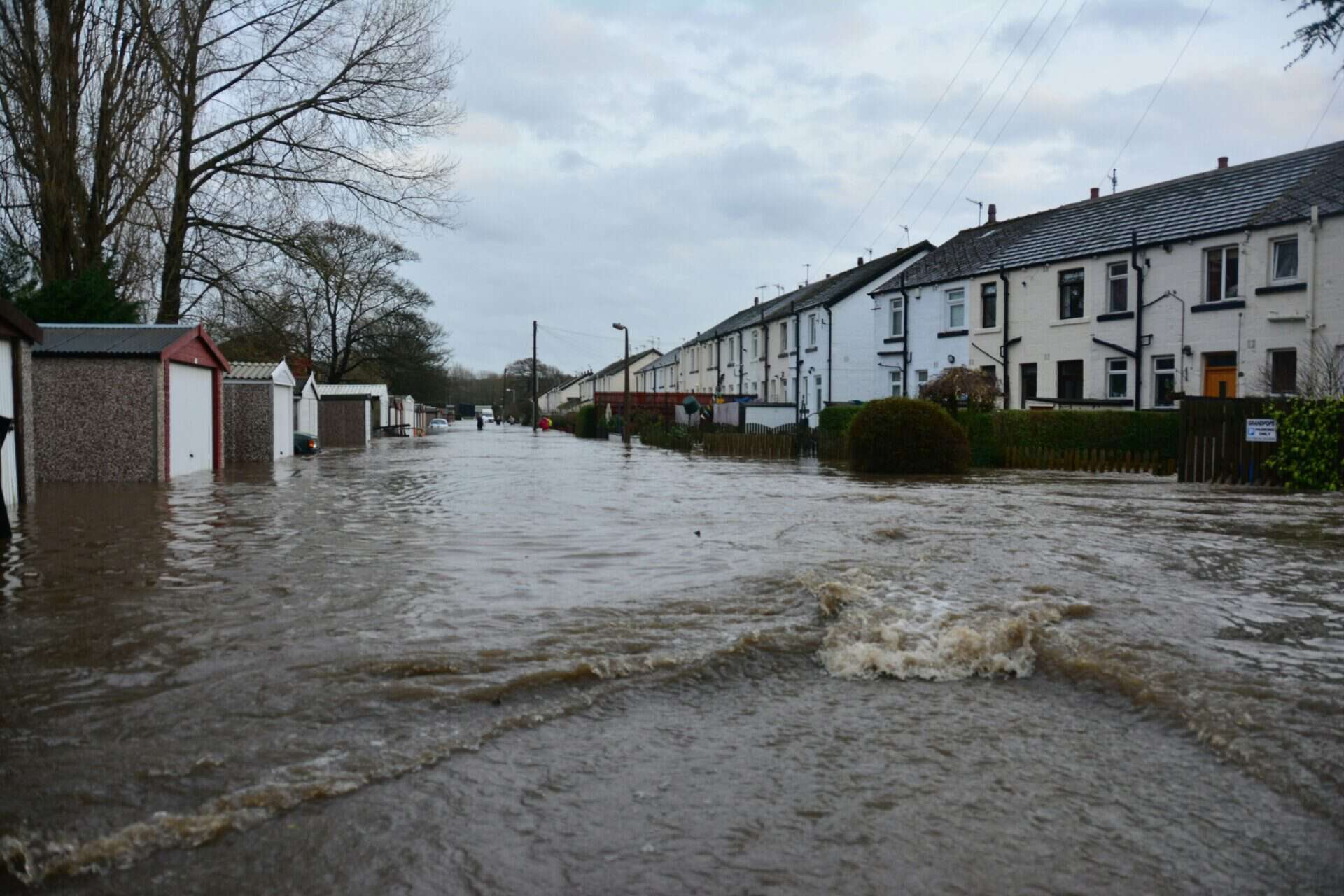 inondation dans une rue résidentiel