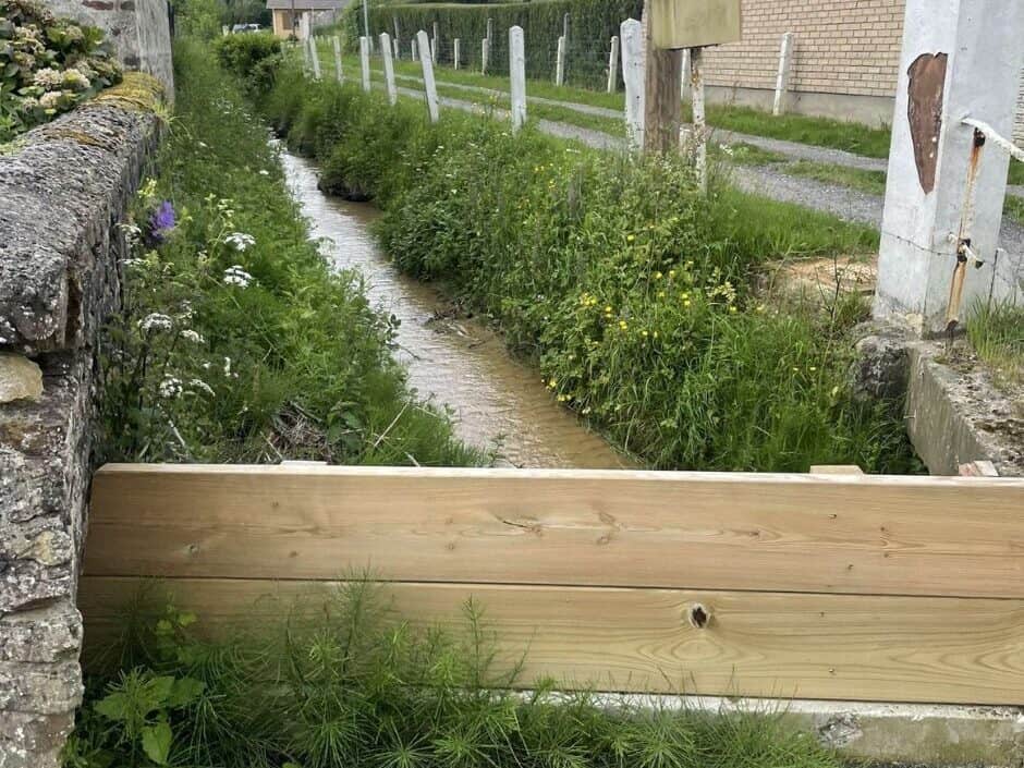 Barrière anti-inondation fait maison temporaire
