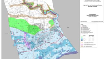 Carte du zonage réglementaire des risques d'inondation à Baho, montrant les différentes zones d’exposition (rouge, bleue, blanche) selon le Plan de Prévention des Risques Inondation (PPRI).