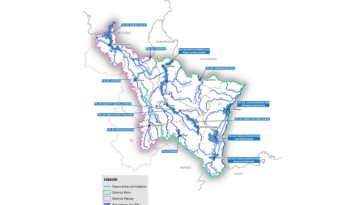 Carte des territoires à risque important d’inondation (TRI) en 2024 dans les parties françaises des districts Rhin et Meuse, montrant les cours d’eau principaux et les zones concernées.